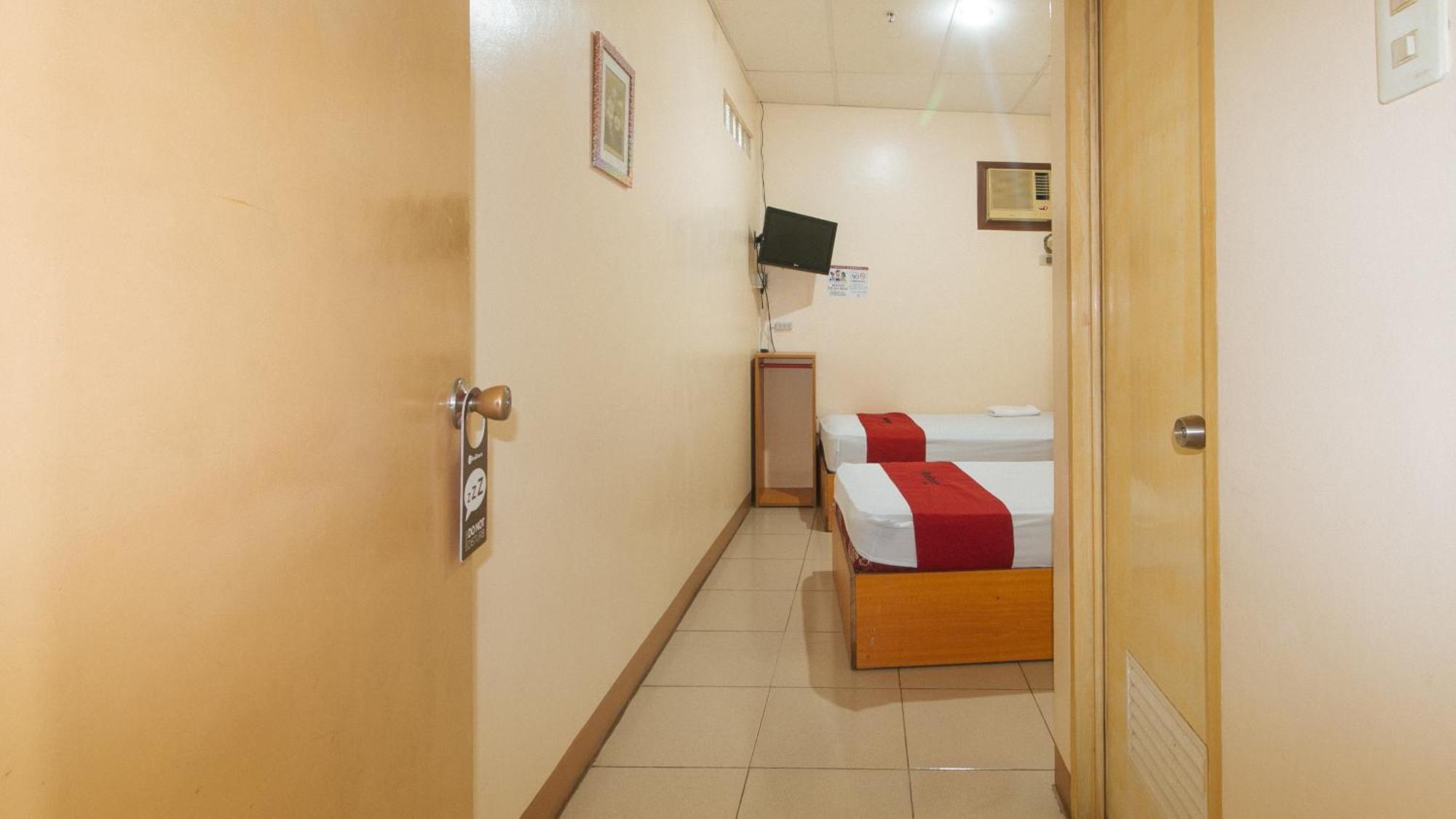 Reddoorz @ Asiana Pension Inn Mandawe Extérieur photo