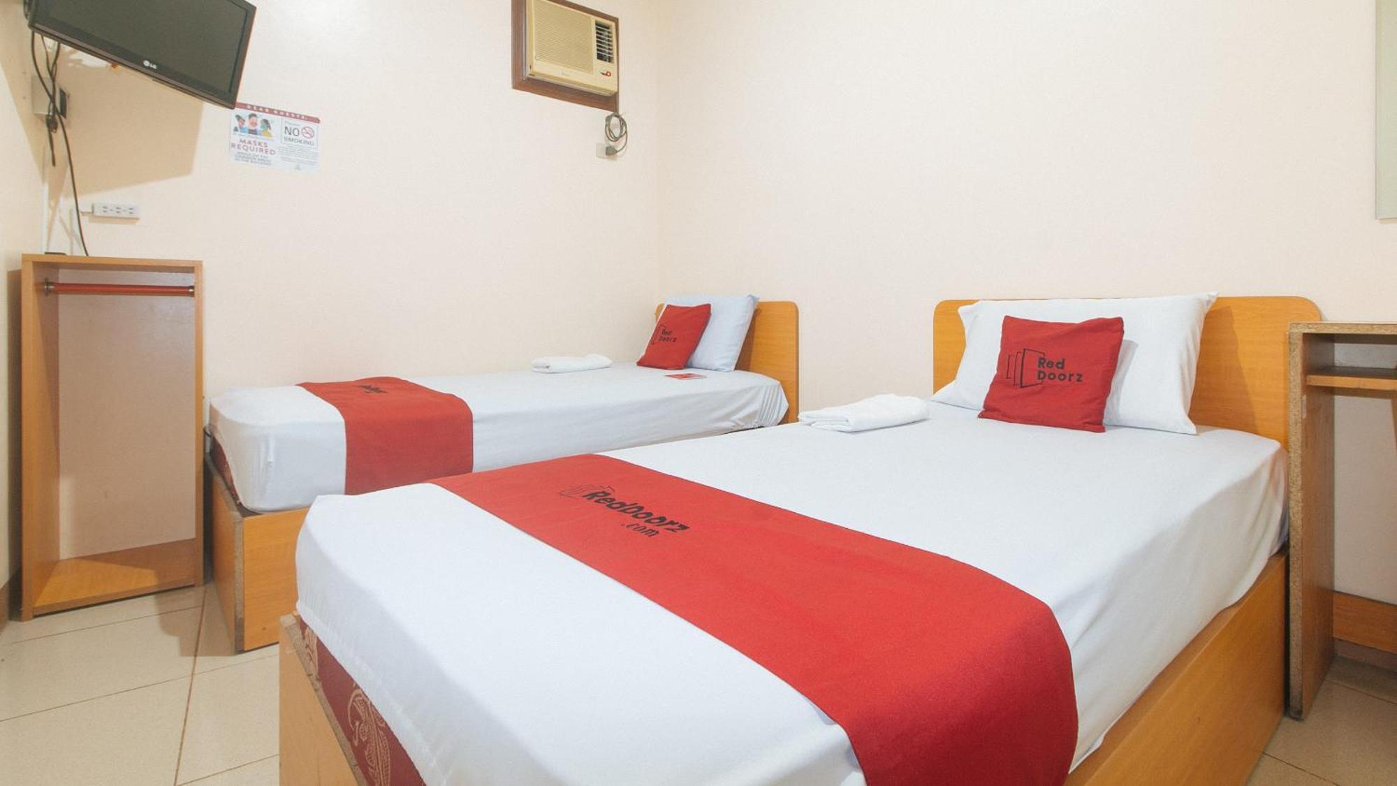 Reddoorz @ Asiana Pension Inn Mandawe Extérieur photo