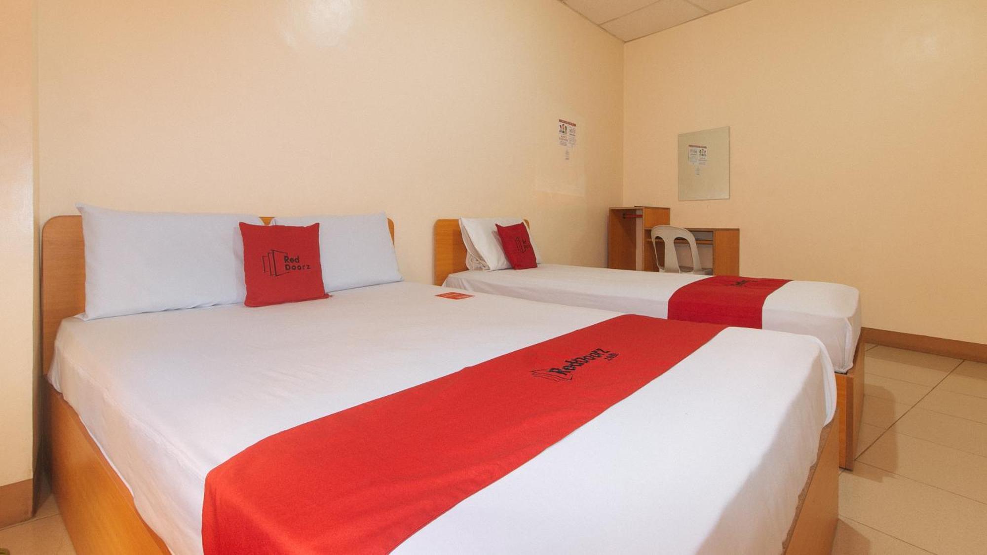 Reddoorz @ Asiana Pension Inn Mandawe Extérieur photo