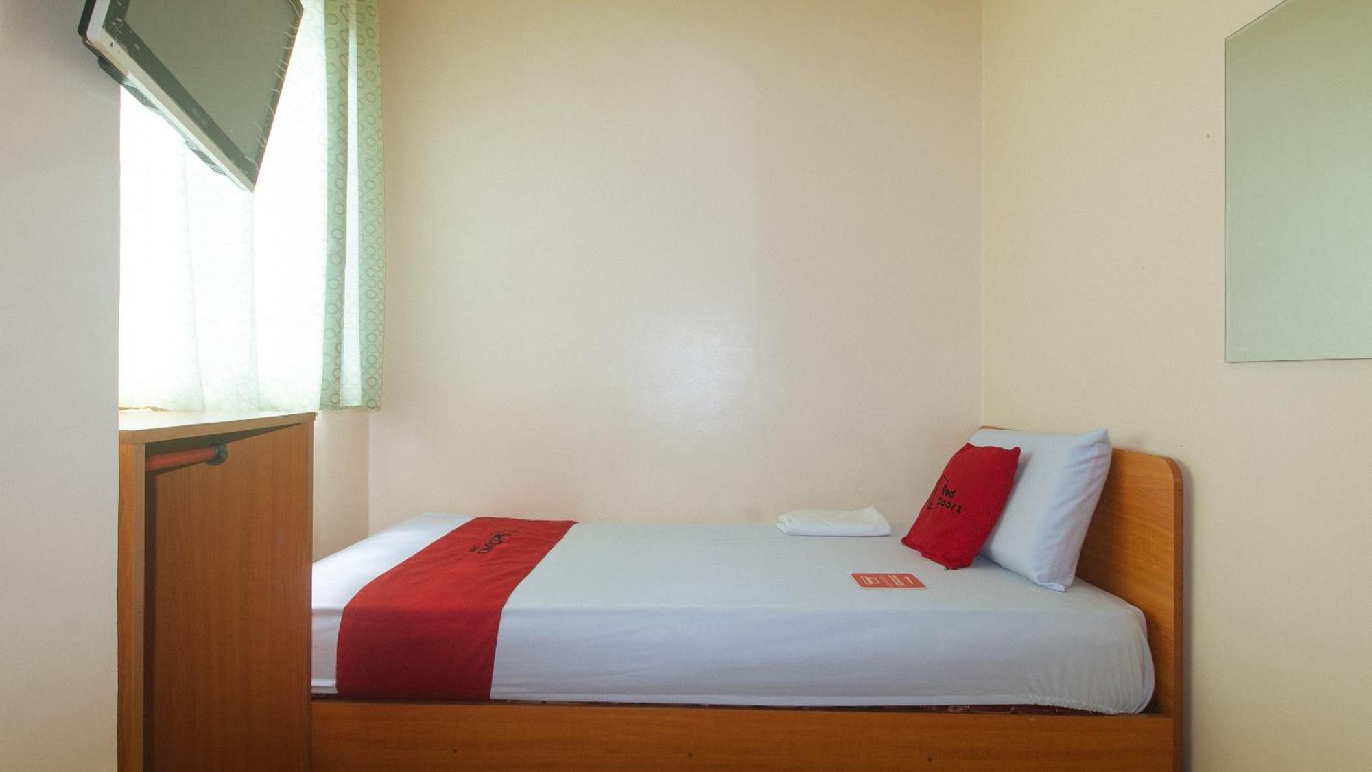 Reddoorz @ Asiana Pension Inn Mandawe Extérieur photo