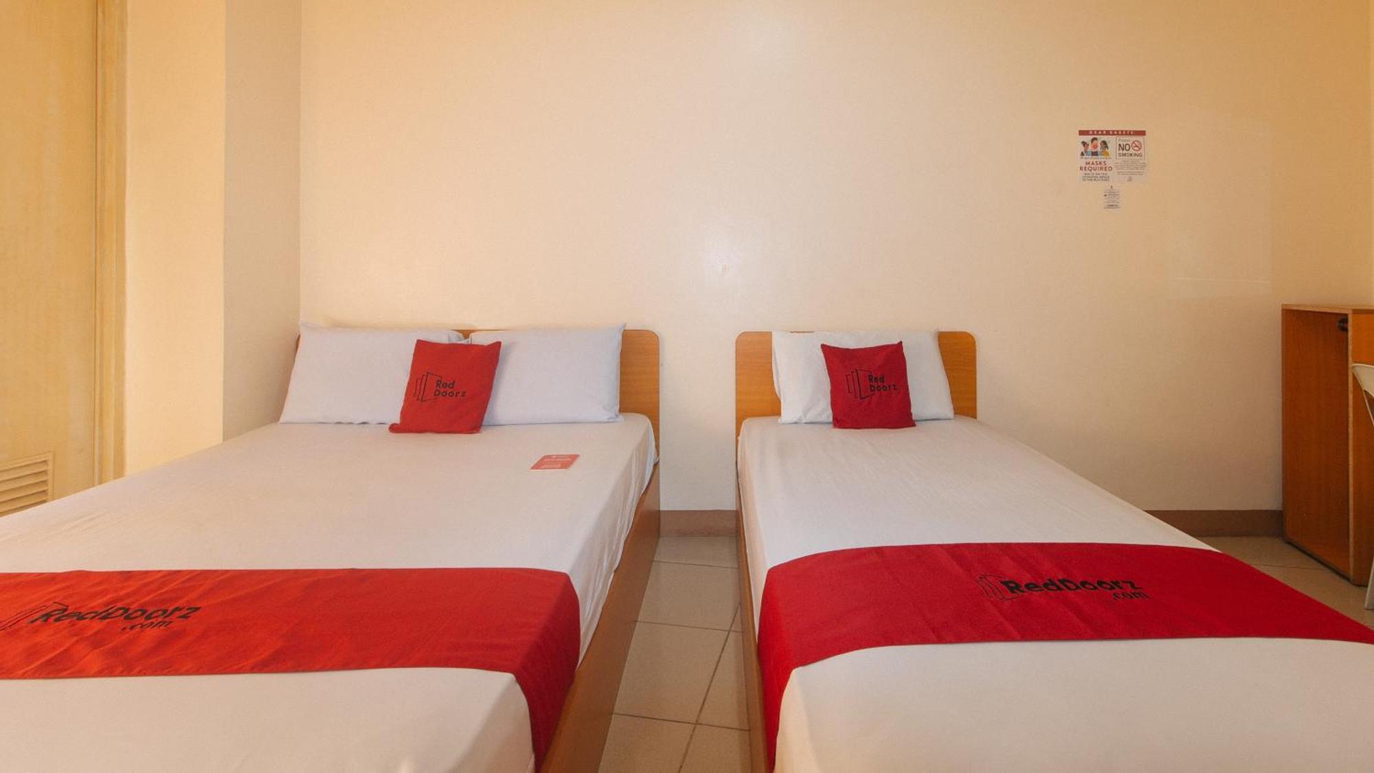 Reddoorz @ Asiana Pension Inn Mandawe Extérieur photo