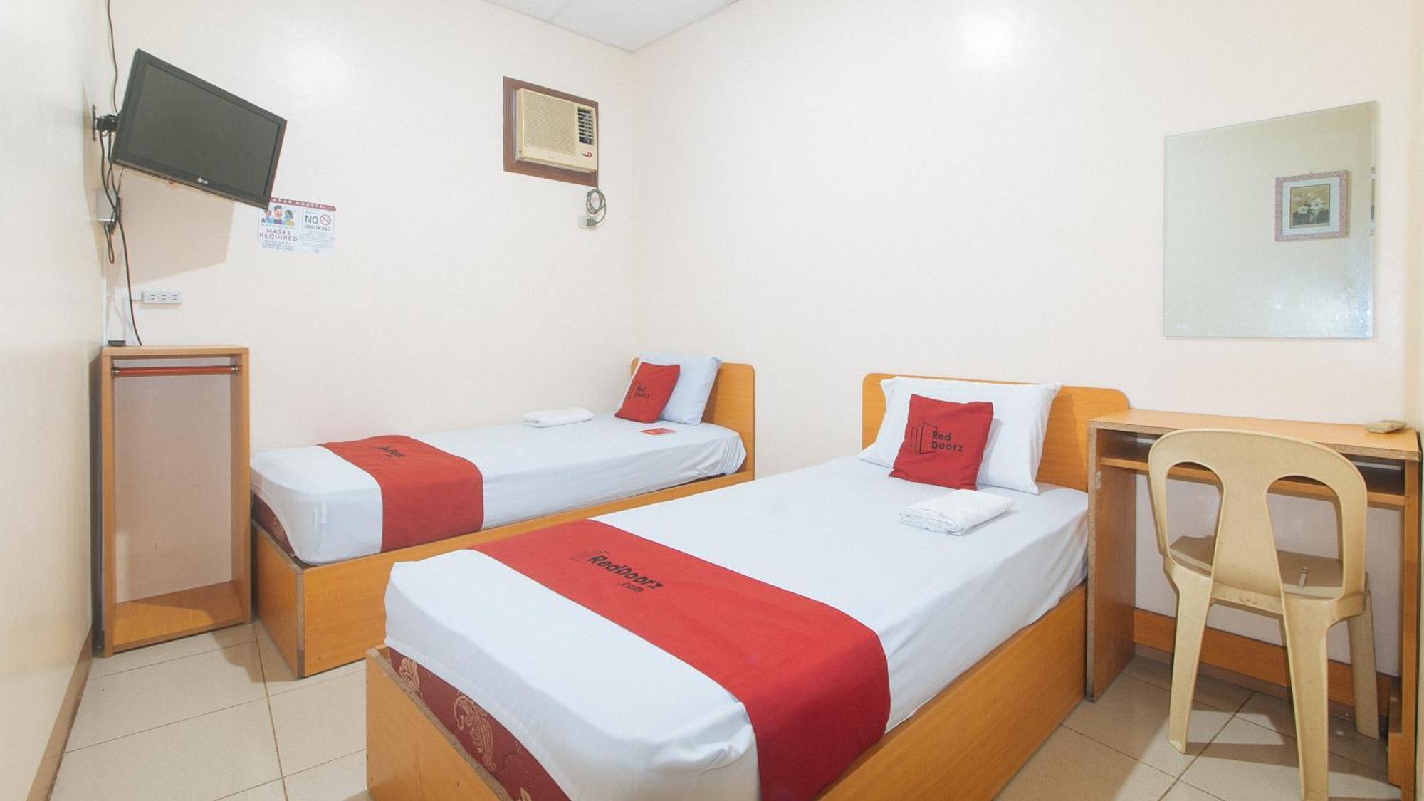 Reddoorz @ Asiana Pension Inn Mandawe Extérieur photo