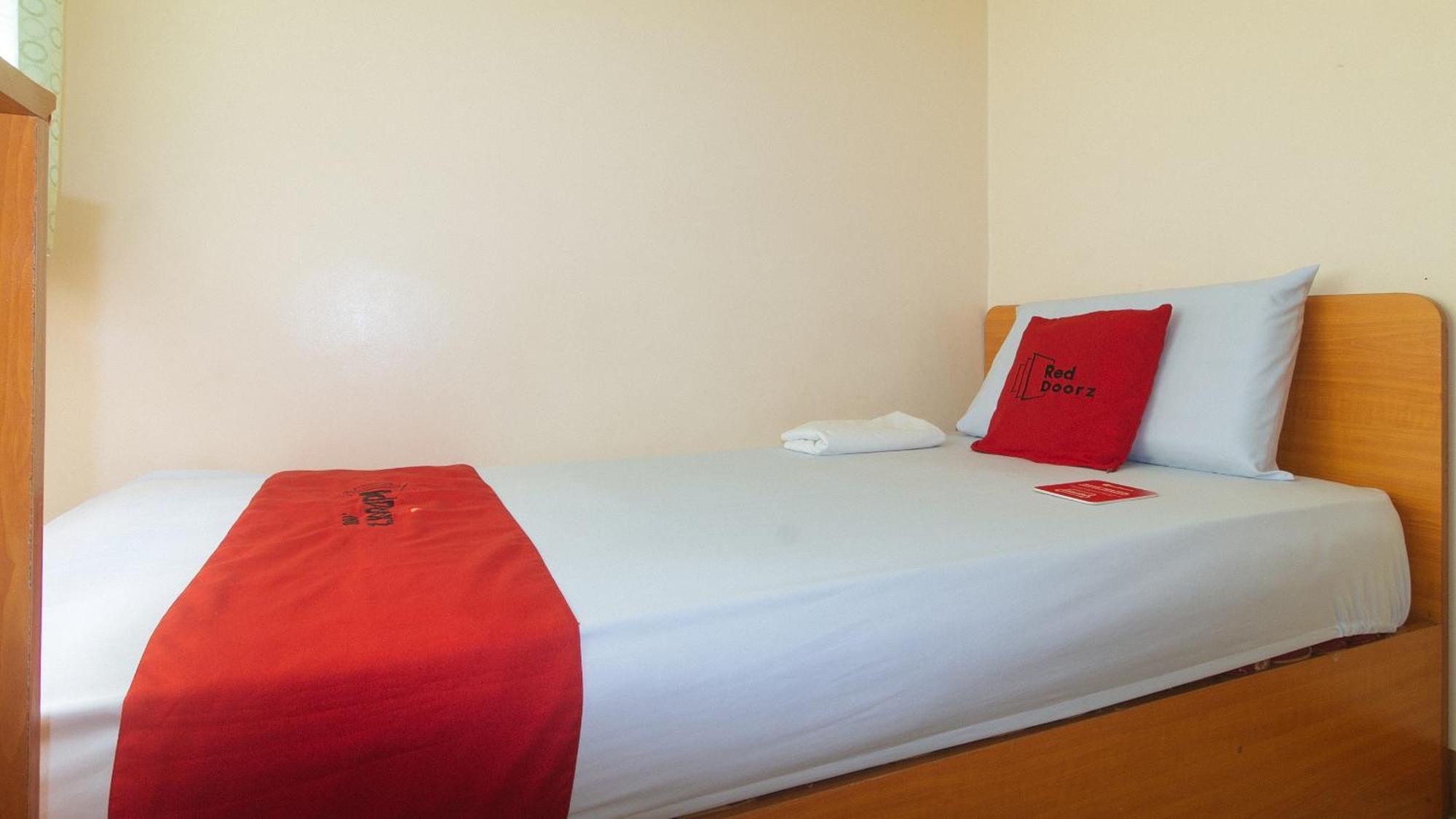 Reddoorz @ Asiana Pension Inn Mandawe Extérieur photo